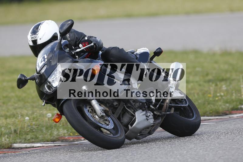 /Archiv-2025/09 22.04.2025 Cornu Master School ADR/gruen-vert/14